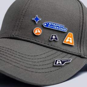 Personalisierte Caps mit individuellen Metall-Pins
