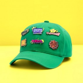 Personalisierte Caps mit individuellen Metall-Pins