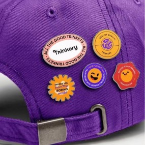 Personalisierte Caps mit individuellen Metall-Pins